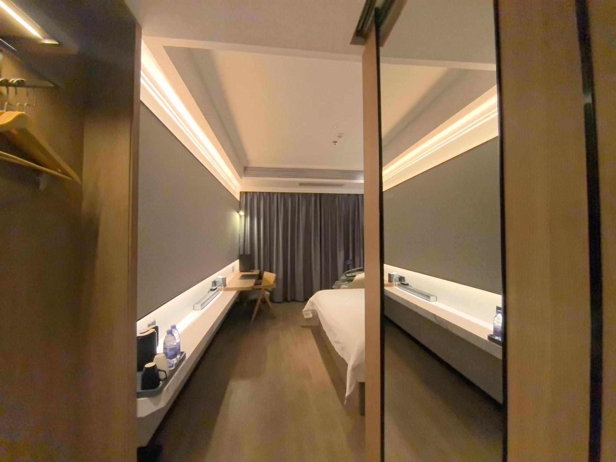 Luyue Hotel Movie Hotel Huaqiangbei Convention And Exhibition Center Branch Shenzhen Exterior photo