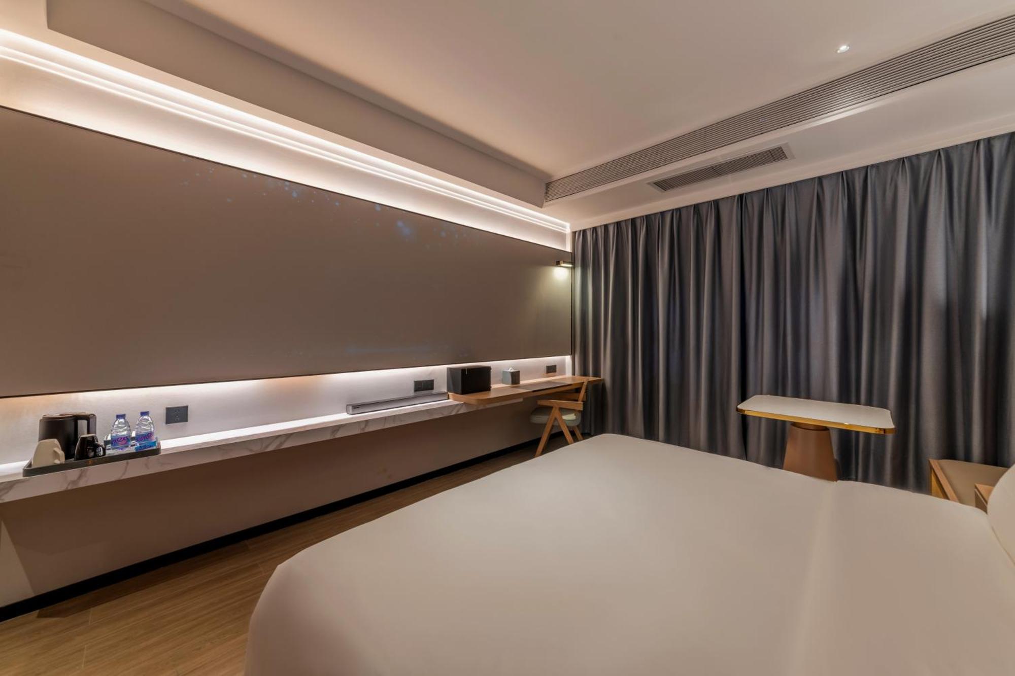 Luyue Hotel Movie Hotel Huaqiangbei Convention And Exhibition Center Branch Shenzhen Exterior photo